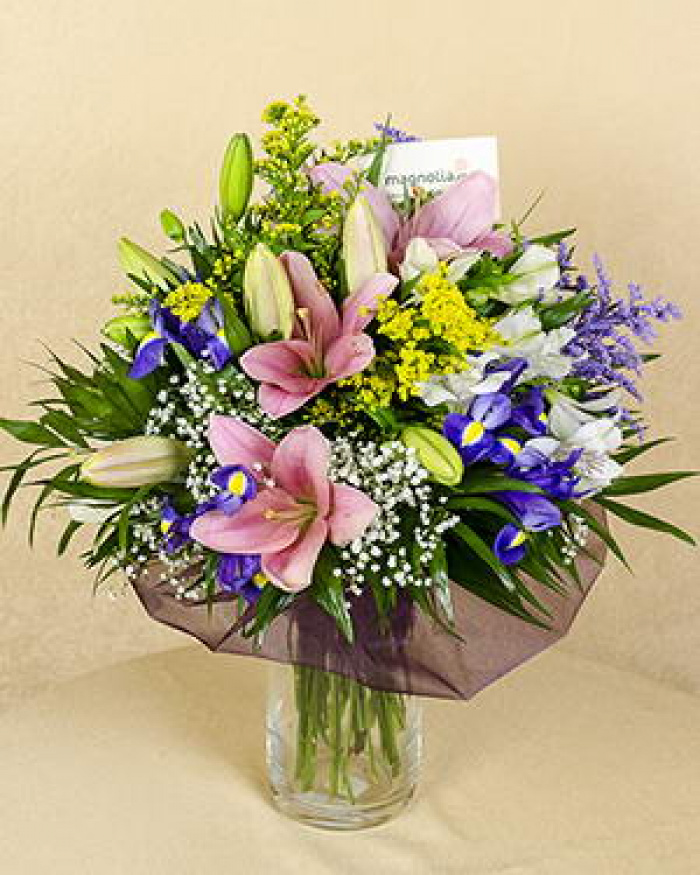 Bouquet with lilies and irises – imaginea 1