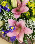 Bouquet with lilies and irises – imaginea 4