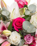 Buchet elegant de crini și trandafiri – imaginea 2