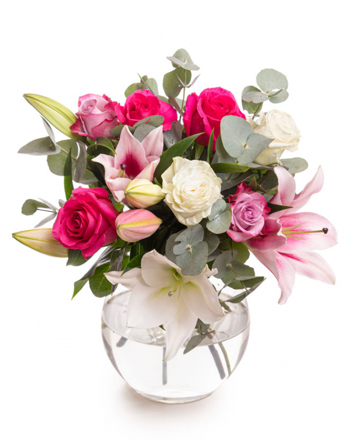 Elegant bouquet of lilies and roses – the image 1