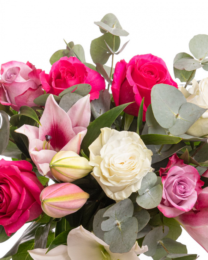 Elegant bouquet of lilies and roses – the image 2