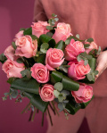 Bouquet with pink roses and eucalyptus – imaginea 3