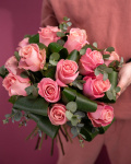 Bouquet with pink roses and eucalyptus – the image 3