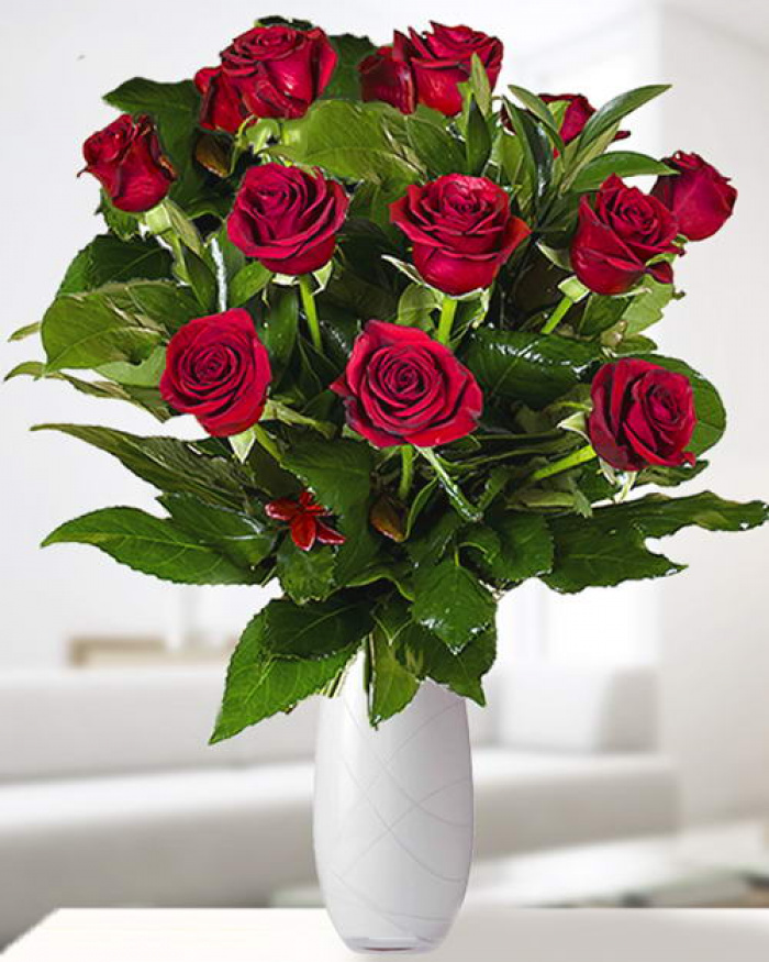 13 Trandafiri roşii Passion în buchet clasic – imaginea 1