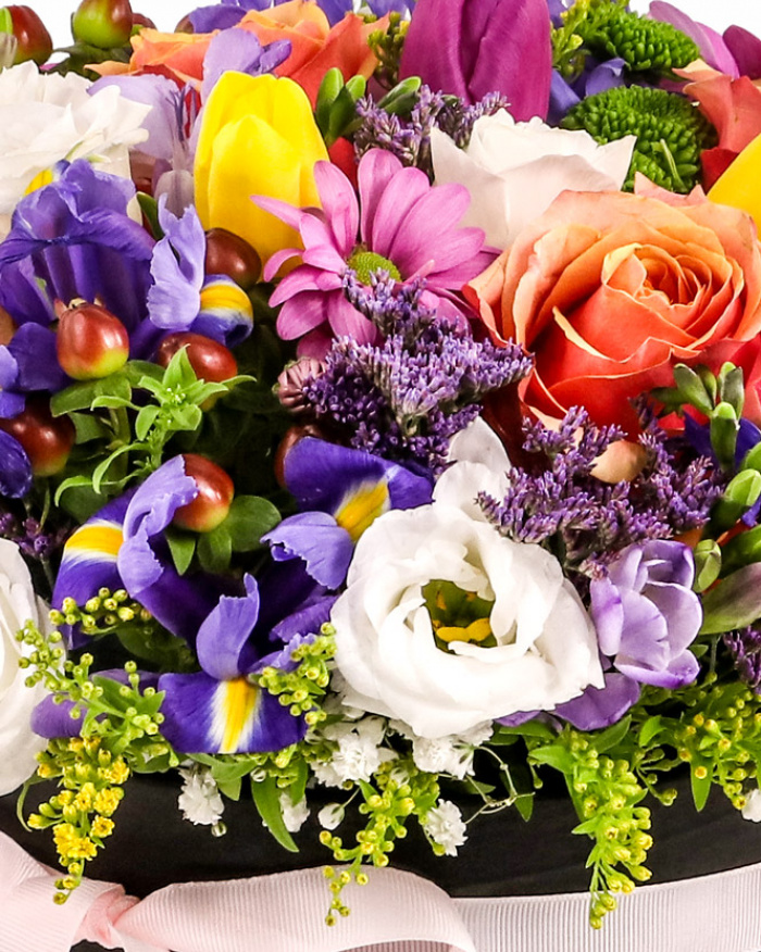 Arrangement in box with mix cut flowers – the image 2