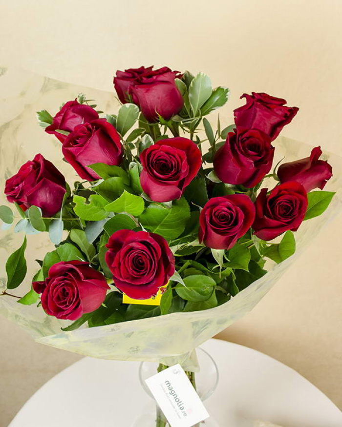 15 red roses bouquet with eucalyptus and pittosporum – imaginea 1