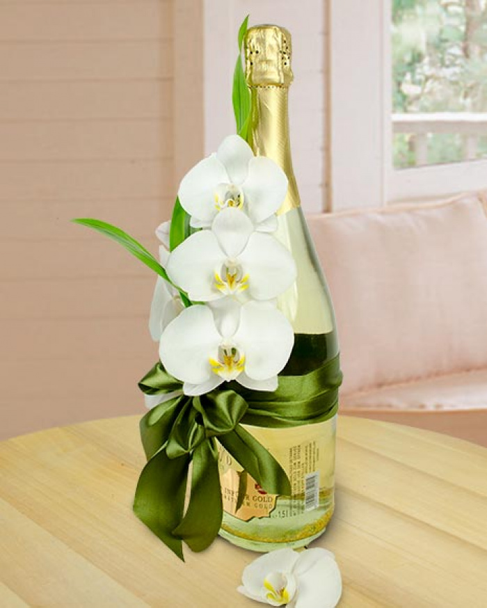Arrangement with sparkling wine and orchid – imaginea 1