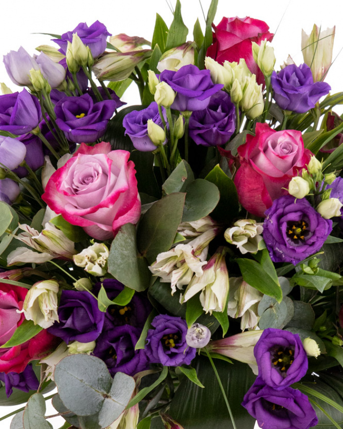 Bouquet with purple roses and lisianthus