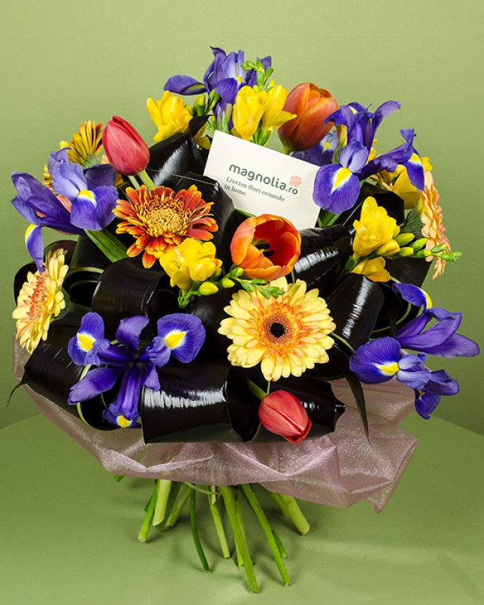 Buchet asortat cu flori colorate
