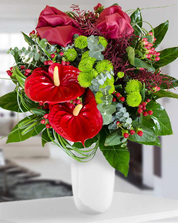 Bouquet with red flowers and dried accessories – imaginea 1