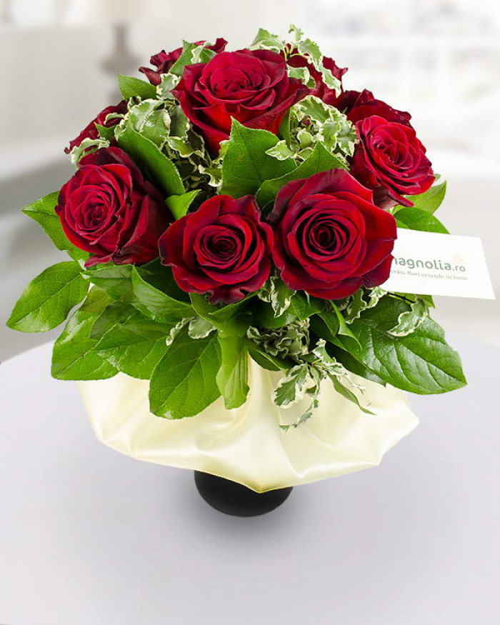 Buchet cu 9 trandafiri roşii – imaginea 1