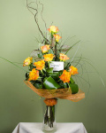 Buchet 11 trandafiri portocalii cu aspidistra şi salix