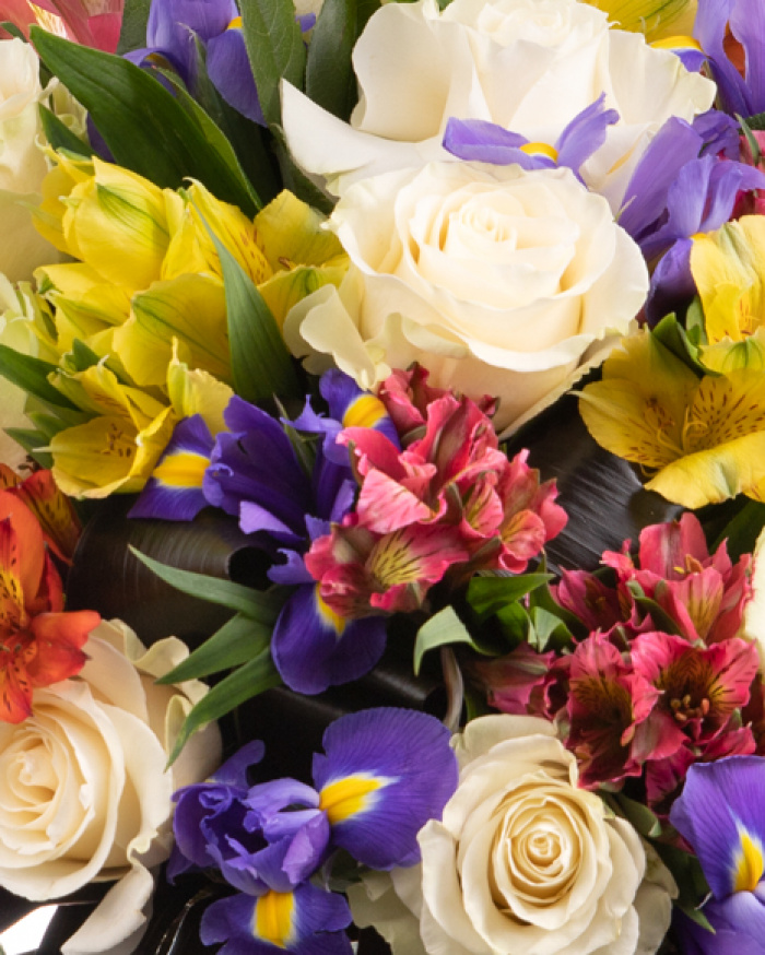 Bouquet of roses alstroemeria and irises – imaginea 2