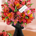 Buchet de flori cu alstroemeria
