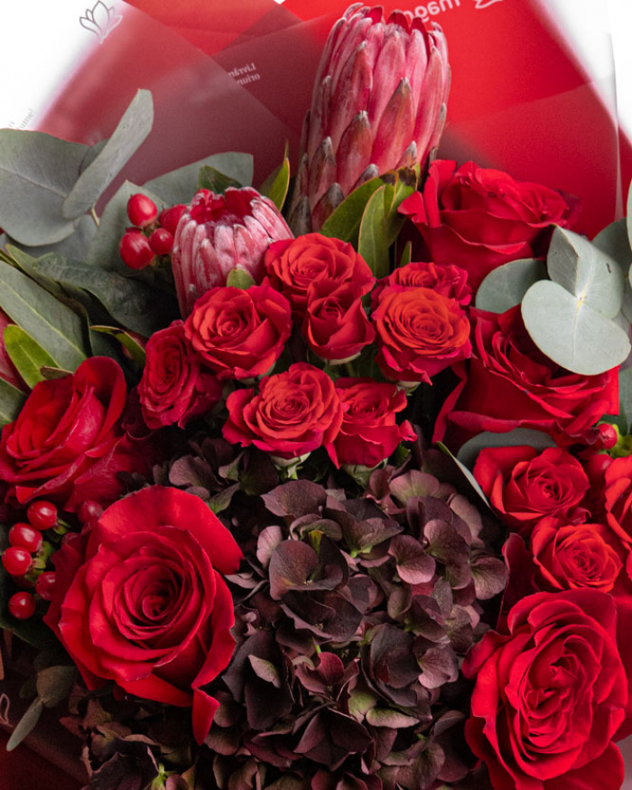 Buchet protea şi trandafiri – imaginea 2