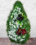 Coroană funerară cu anthurium și crini – imaginea 1