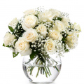 Buchet trandafiri albi şi gypsophila
