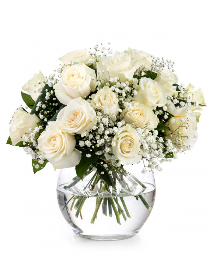 Bouquet of white roses and gypsophila – the image 1