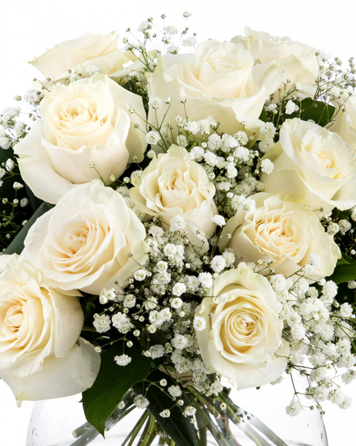 Bouquet of white roses and gypsophila – the image 2