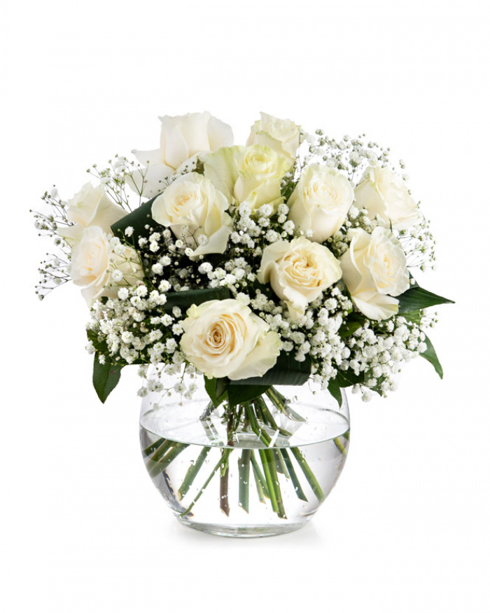 Bouquet of white roses and gypsophila – the image 1