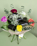 Buchet 5 trandafiri coloraţi cu gypsophilla şi ferigă – imaginea 2