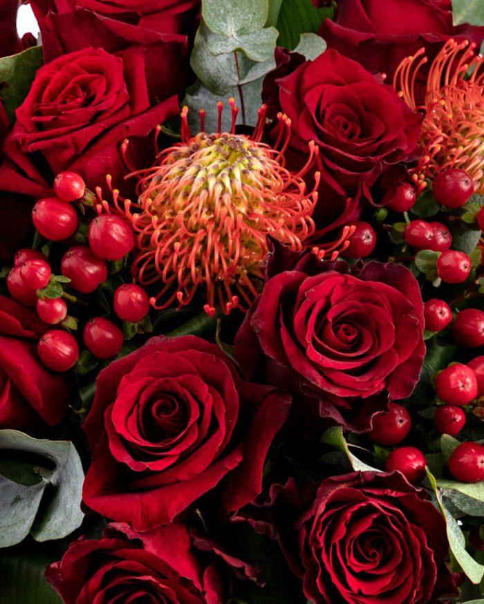 Bouquet with red roses and leucospermum – imaginea 2