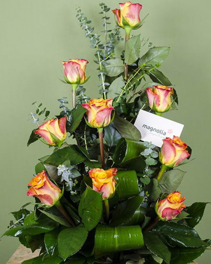 Bouquet with 9 orange roses, ruscus and eucalyptus – imaginea 3