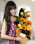 Classic bouquet with orange flowers – imaginea 1