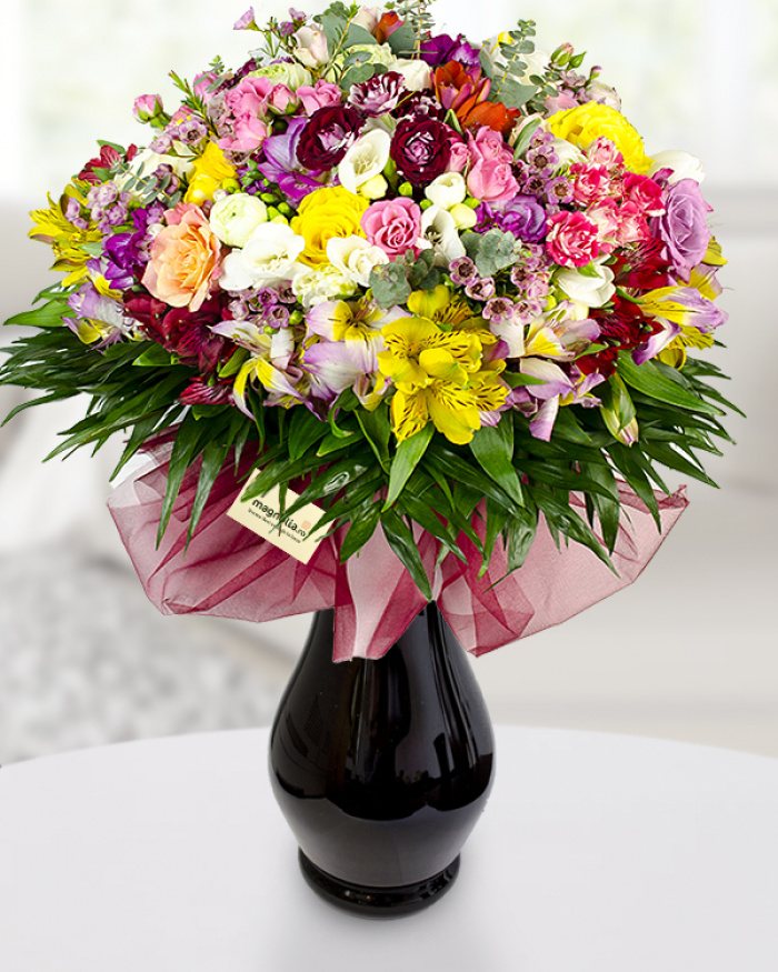 Buchet mix cu flori de sezon – imaginea 1