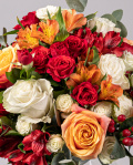 Buchet colorat cu trandafiri – imaginea 2