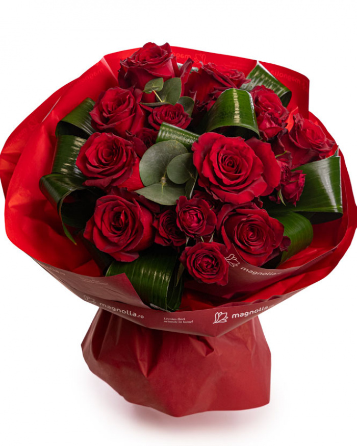 Bouquet with red roses and eucalyptus – imaginea 1