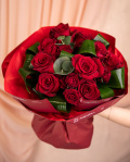 Bouquet with red roses and eucalyptus – imaginea 3