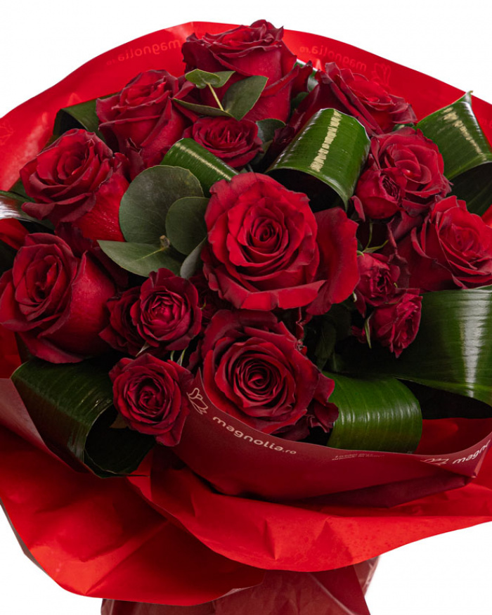 Bouquet with red roses and eucalyptus – the image 2