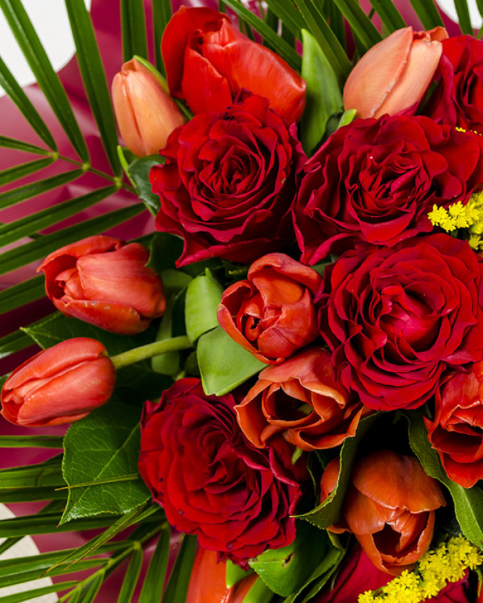 Bouquet with tulips, roses and accessories – imaginea 3