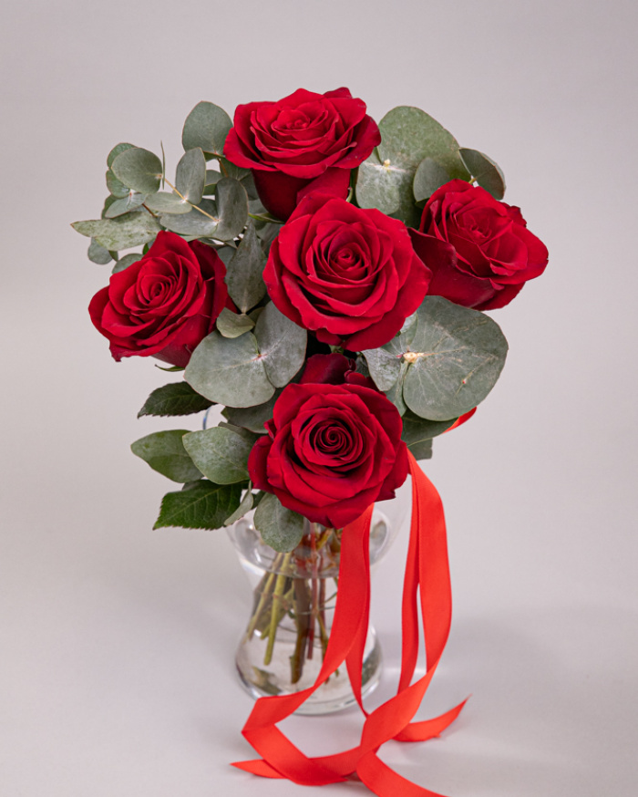 Buchet cu 5 trandafiri roşii – imaginea 1