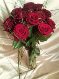 Buchet cu 12 trandafiri rosii – imaginea 1