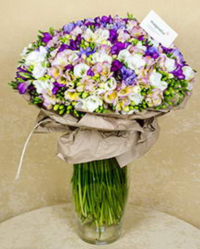 Buchet 209 frezii colorate – imaginea 1