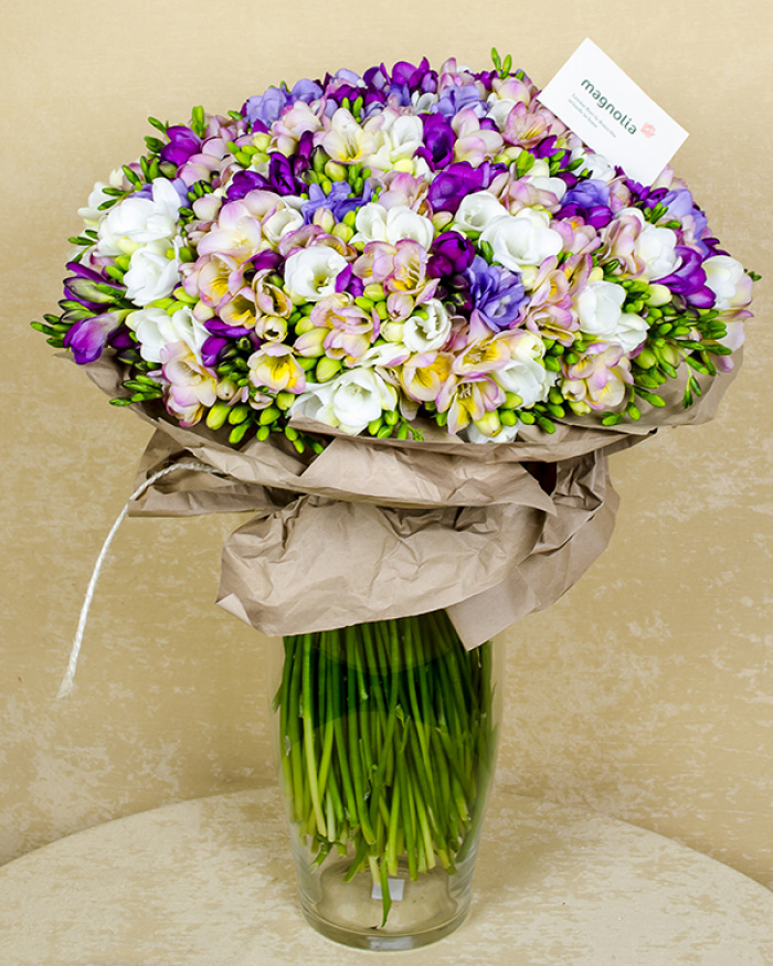 Buchet 209 frezii colorate – imaginea 2