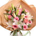 Buchet din crini, gerbera şi trandafiri