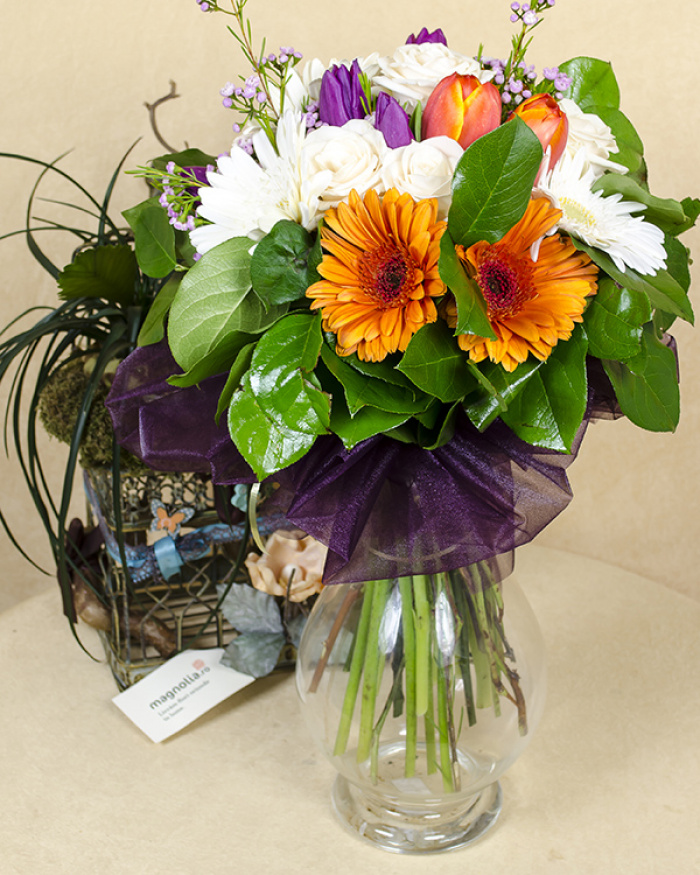 Buchet din trandafiri, lalele, gerbera – imaginea 2