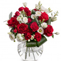 Buchet cu trandafiri, eustoma şi aspidistra
