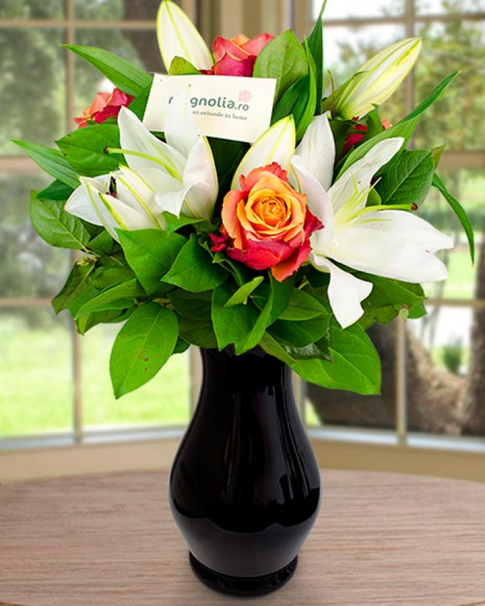 Bouquet with white imperial lily and roses – imaginea 1