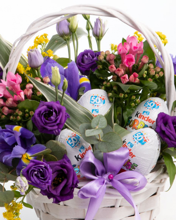 Basket of flowers and Kinder eggs – the image 2