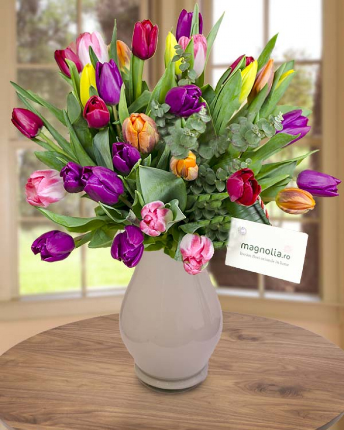 Buchet lalele colorate, aspidistra și eucalipt – imaginea 1