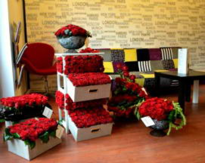 500 Red roses arrangement – imaginea 1