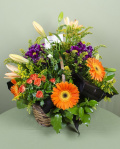 Coșuleț rustic cu flori colorate – imaginea 1