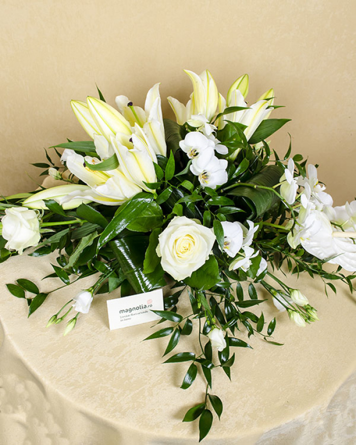 Funeral arrangement with white flowers – imaginea 2