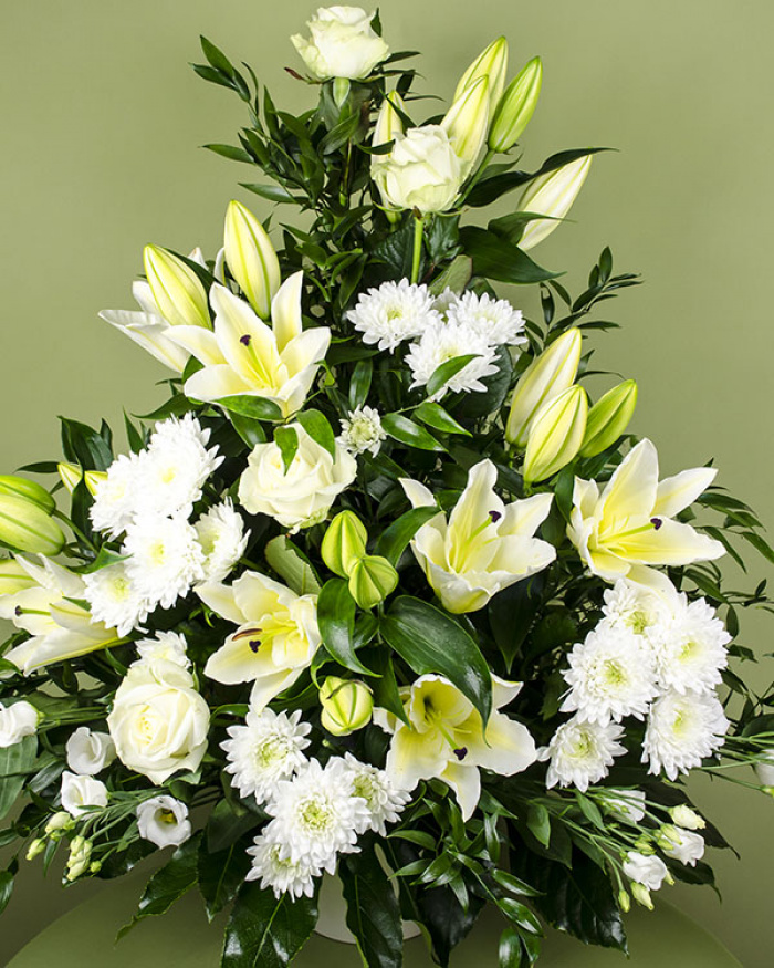 Aranjament funerar cu flori albe