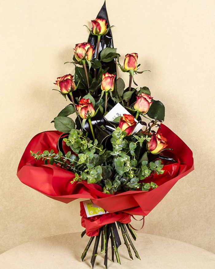 Buchet 9 trandafiri bicolori, Eucalipt, Cordyline și ambalaj asortat – imaginea 2