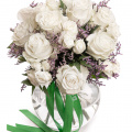 Buchet cu trandafiri albi și limonium